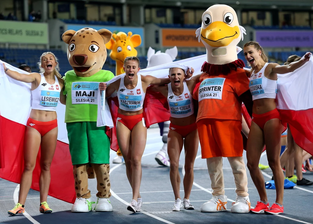 Kornelia Lesiewicz, Natalia Kaczmarek, Małgorzata Hołub-Kowalik i Karolina Łozowska Kornelia Lesiewicz, Natalia Kaczmarek, Małgorzata Hołub-Kowalik i Karolina Łozowska
