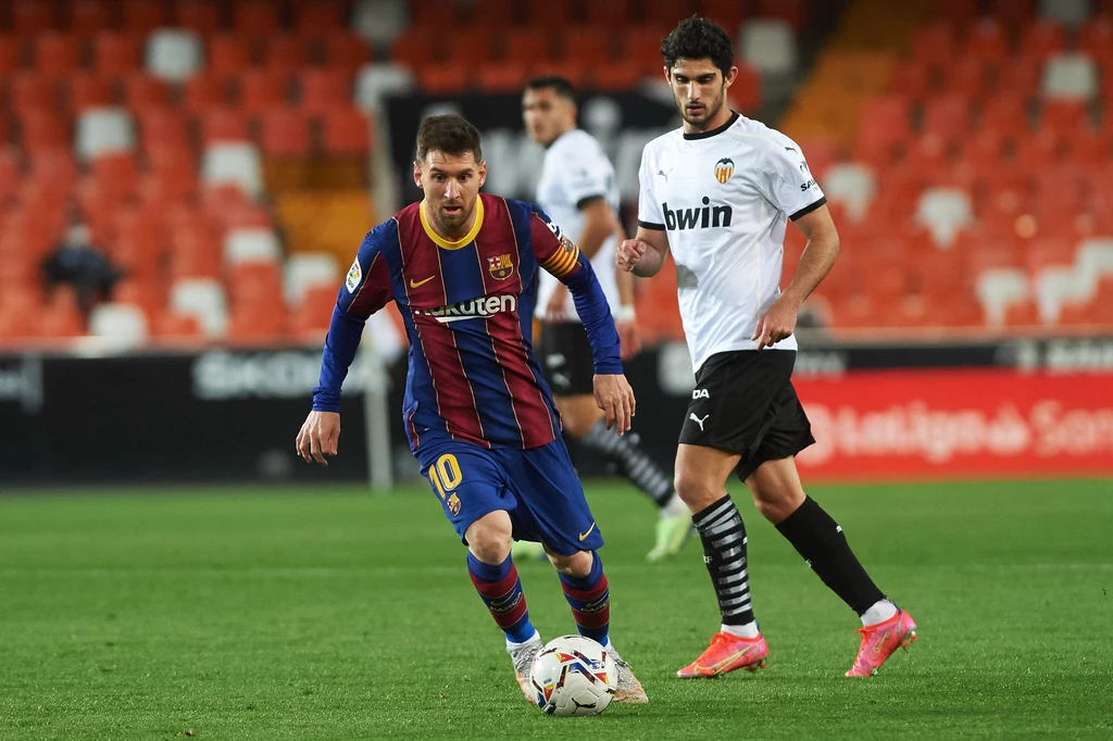 Leo Messi i FC Barcelona w meczu z FC Valencia Leo Messi i FC Barcelona w meczu z FC Valencia