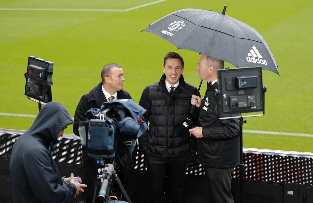 Gary Neville na stadionie w Newcastle