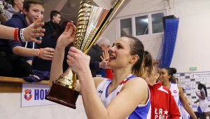 Agnieszka Szott-Hejmej w barwach TS Wisły Kraków z pucharem