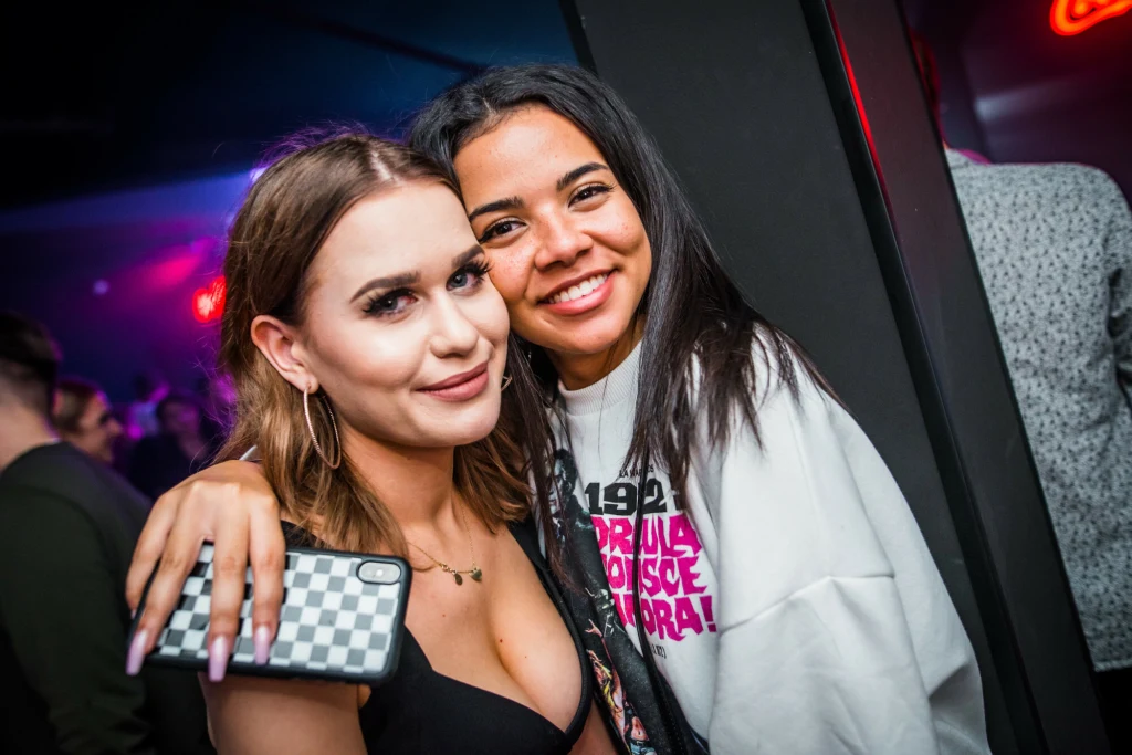 Lexy Chaplin na afterparty po Fame MMA