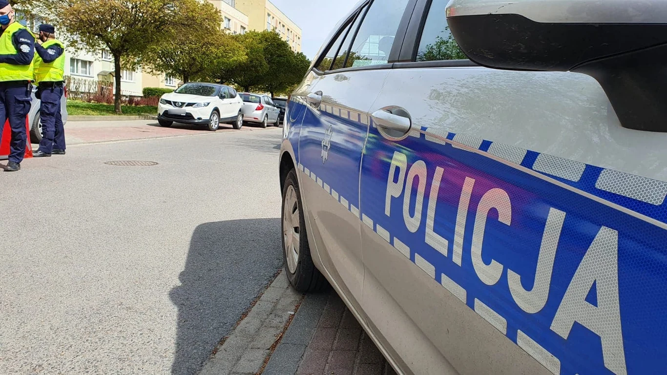 Jak się okazało, był to 40-latek, znany miejscowej Policji i wcześniej notowany do przestępstw narkotykowych. Mężczyzna został przewieziony do szpitala. Jego życiu nie zagraża niebezpieczeństwo.