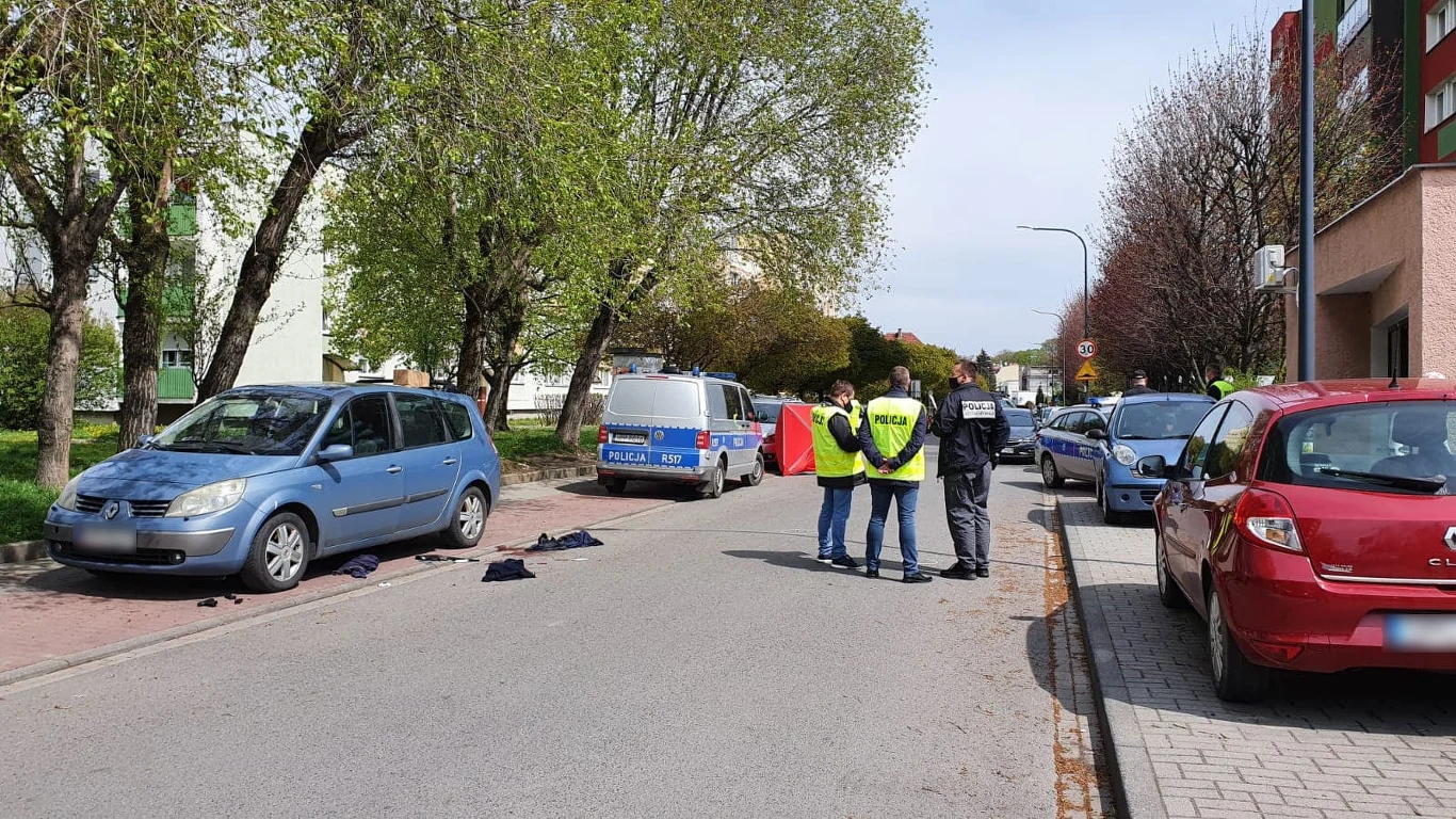 Mundurowi pojechali we wskazane miejsce, jednak mężczyzna przemieścił się samochodem i policjanci zatrzymali go na ulicy Chełmońskiego.