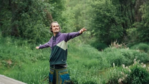Piotr Bielski zawodowo uczy jogi śmiechu