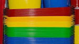 W restauracji na Węgrzech były różne kolory tac dla zaszczepionych i niezaszczepionych