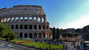 Szef rządu zaapelował do cudzoziemców: "rezerwujcie wakacje w Italii". 