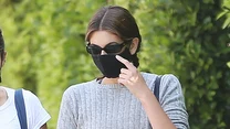 Kaia Gerber na co dzień wybiera wygodę, ale nawet wtedy pamięta o tym, aby podkreślić atuty swojej sylwetki. 