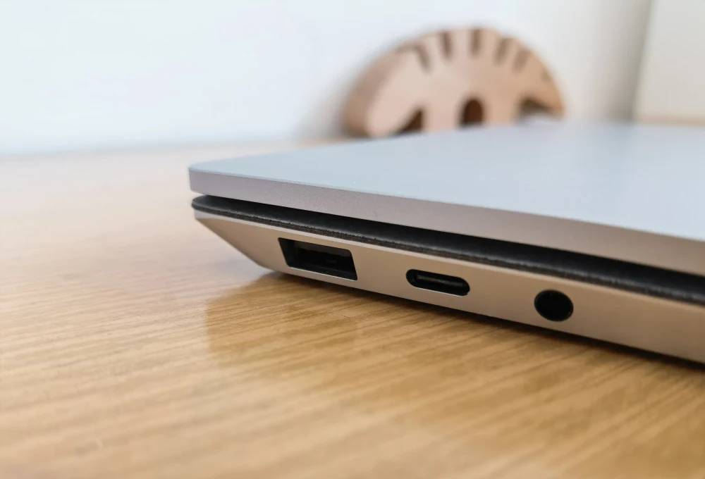 Liczbę portów ograniczono do minimum Liczbę portów ograniczono do minimum