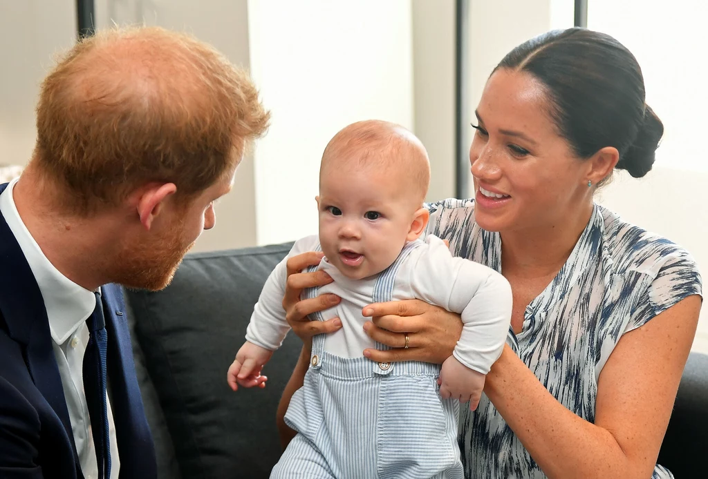 Meghan i Harry oraz ich synek Archie na zdjęciu w grudniu 2019 