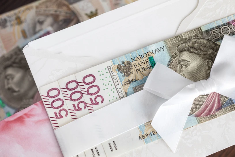 Większy wydatek związany z roczkiem lub osiemnastką czeka chrzestnych Większy wydatek związany z roczkiem lub osiemnastką czeka chrzestnych