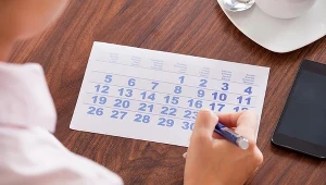 Dni wolne od pracy w 2025 r.: kiedy warto wziąć urlop?