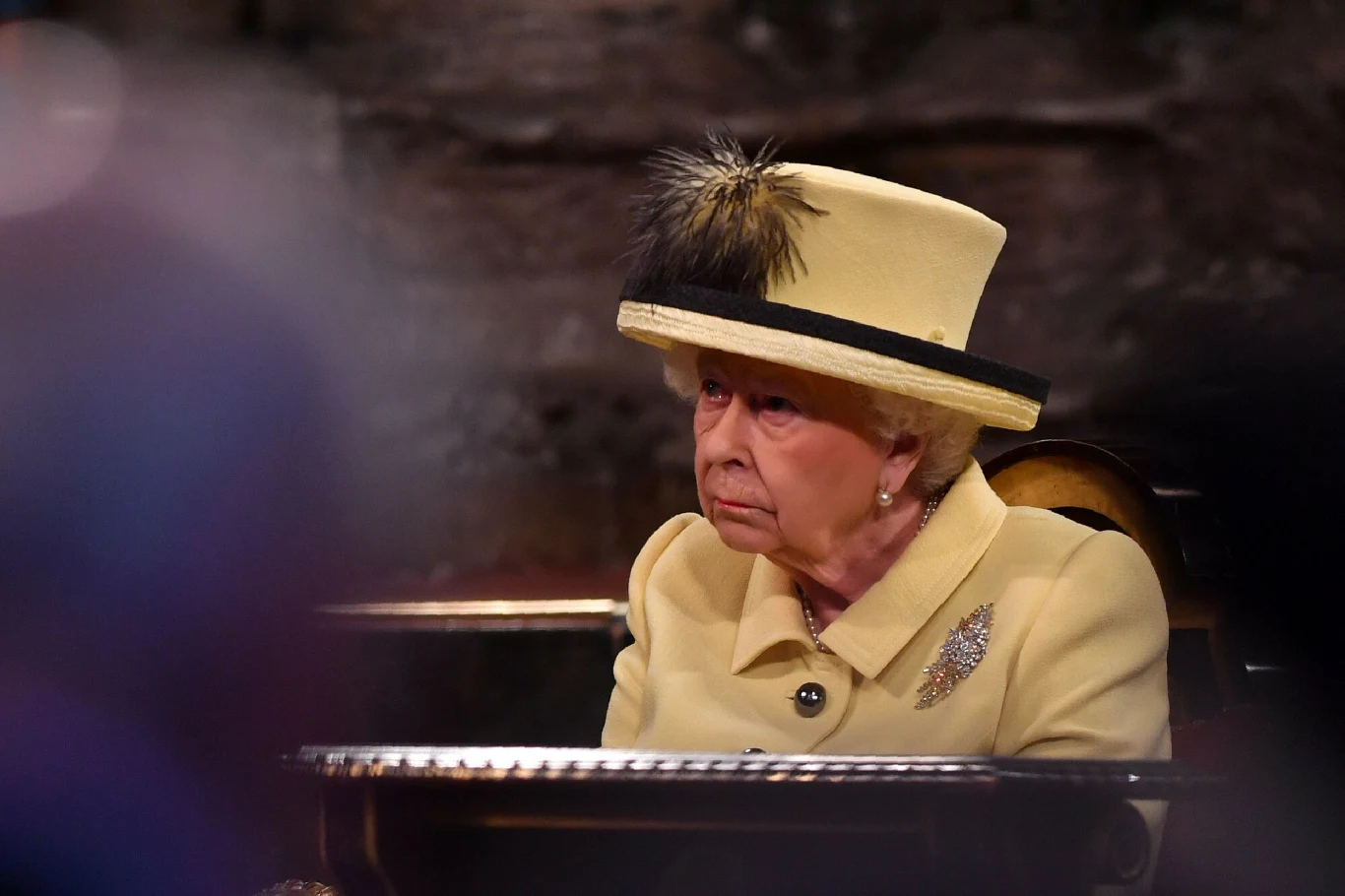 Królowa Elżbieta stosuje się do licznych zasad, by zachować bezpieczeństwo