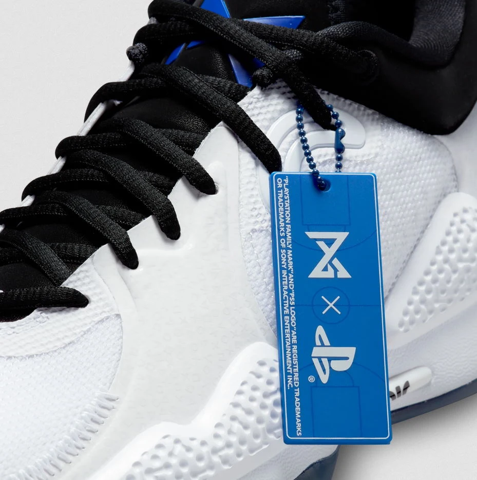 Za buty trzeba będzie także dość słono zapłacić. Amerykanie zapłacą za nie 120 dolarów. Za buty trzeba będzie także dość słono zapłacić. Amerykanie zapłacą za nie 120 dolarów.