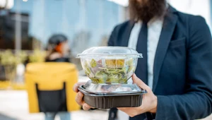 Branża gastronomiczna szuka ratunku w dostawach posiłków do firm