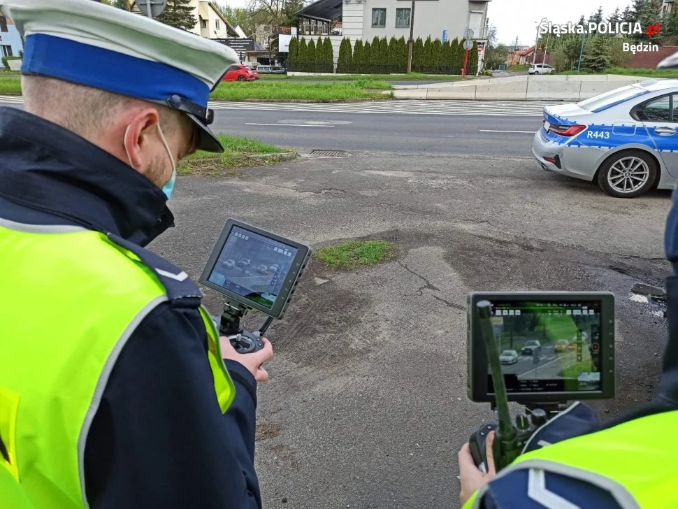 Urządzenie obsługuje jednocześnie dwóch policjantów