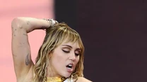 Na przestrzeni lat gwiazda Disneya wielokrotnie zmieniała się właściwie nie do poznania, a jej wygląd cały czas ewoluuje, ponieważ Miley Cyrus jest wielowymiarową artystką, która nie ogranicza się do jednego stylu. 