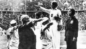 Maria Kwaśniewska na podium igrzysk olimpijskich w 1936 roku