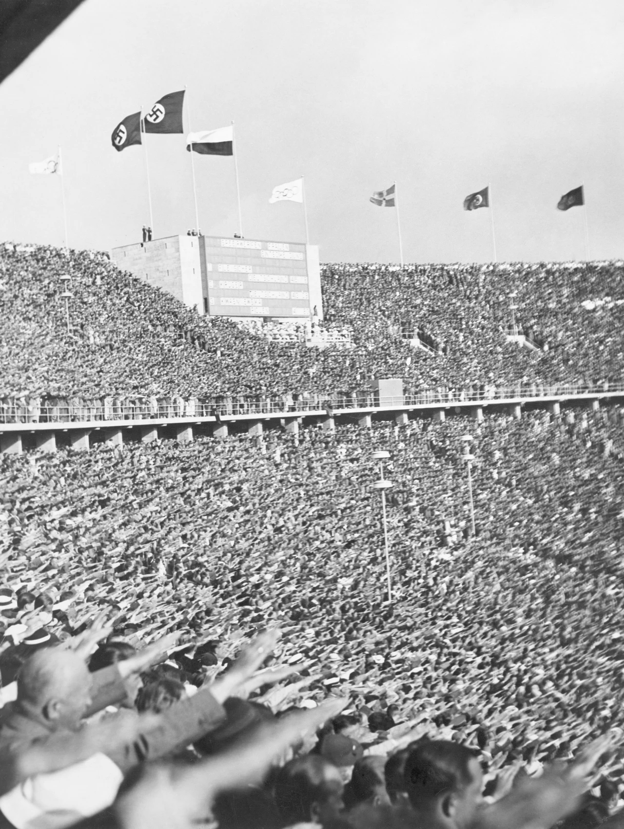 Zachowanie widowni w Berlinie podczas konkursu oszczepu kobiet w 1936 roku