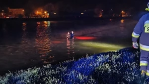 Auto wpadło do wody w Sanoku