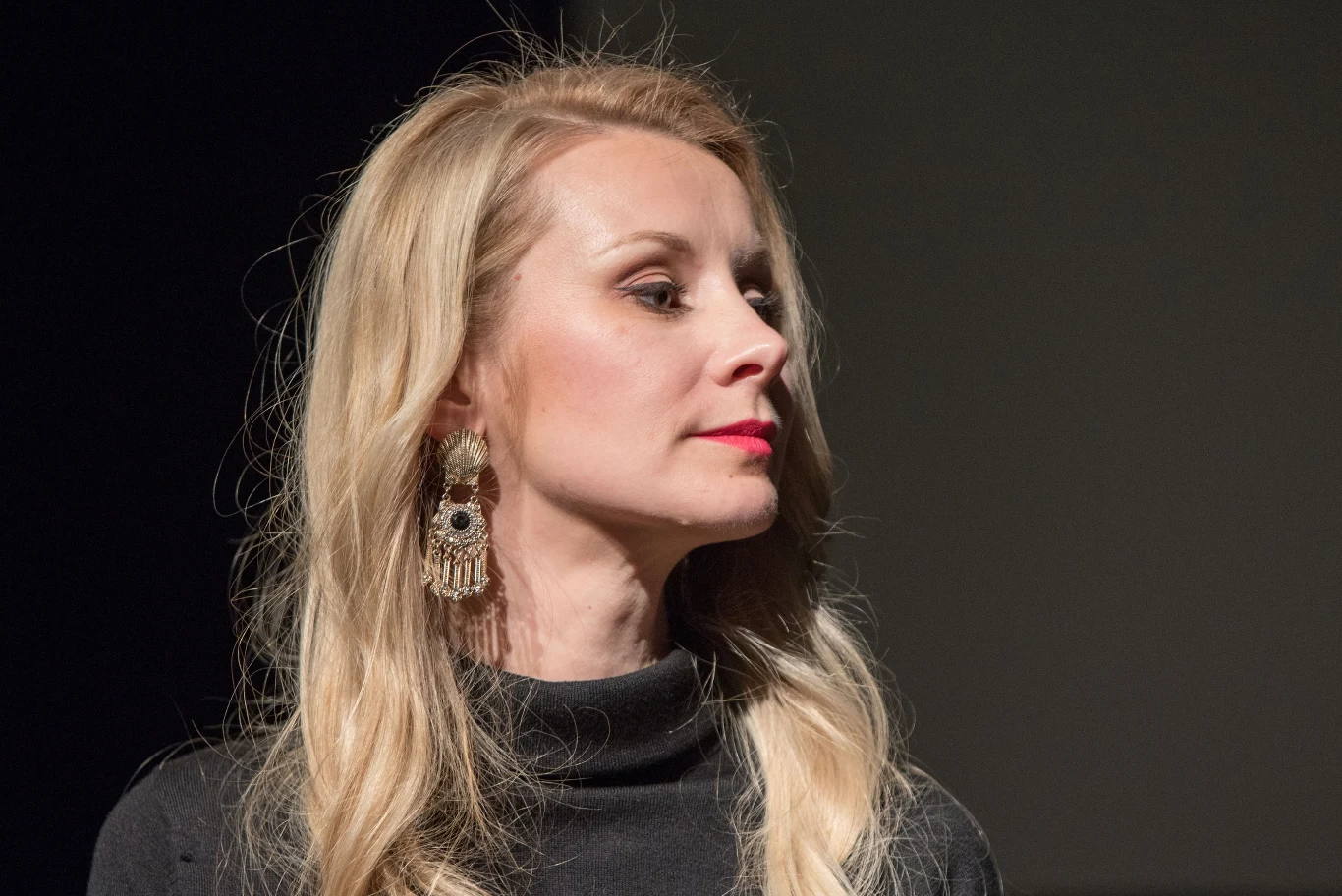 Ewa Bilan-Stoch podczas wystawy swoich prac fotograficznych