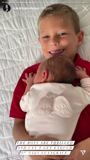 https://www.instagram.com/karolinakurkova/