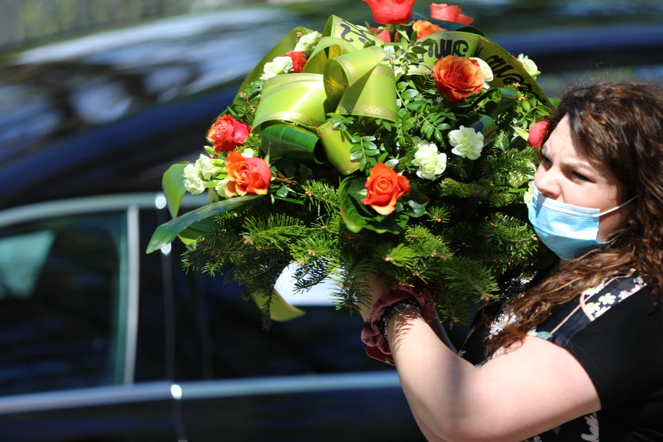 Wieniec kwiatów dla Bronisława Cieślaka