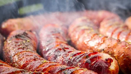 ​Kupujesz kiełbasę na grilla? Podpowiadamy, która będzie najlepsza