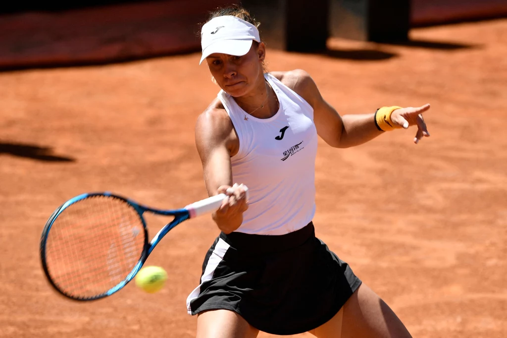 Tenis. WTA w Charleston: Magda Linette - Leylah Fernandez. O której godzinie? Transmisja w tv i online live stream. Gdzie oglądać? Na zdjęciu Linette Tenis. WTA w Charleston: Magda Linette - Leylah Fernandez. O której godzinie? Transmisja w tv i online live stream. Gdzie oglądać? Na zdjęciu Linette