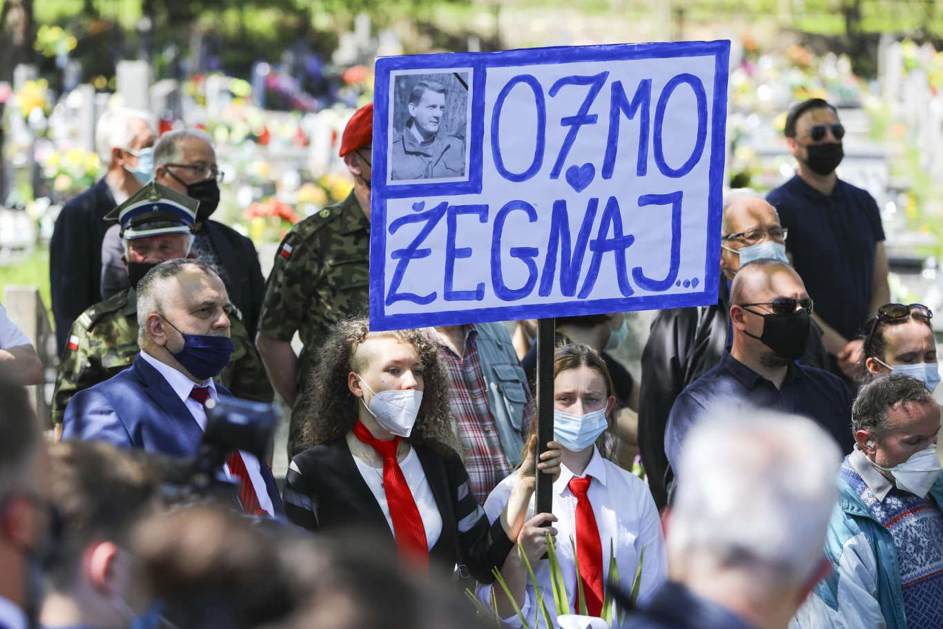 Takim transparenetem młodzież pożegnała Bronisława Cieślaka