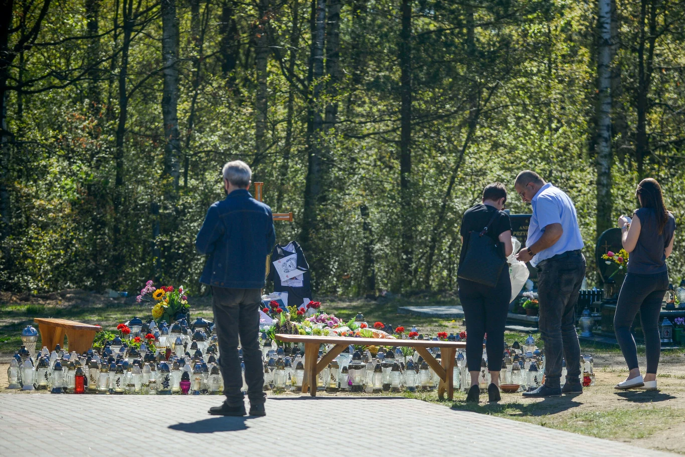 Grób Krzysztofa Krawczyka miesiąc po pogrzebie muzyka Grób Krzysztofa Krawczyka miesiąc po pogrzebie muzyka