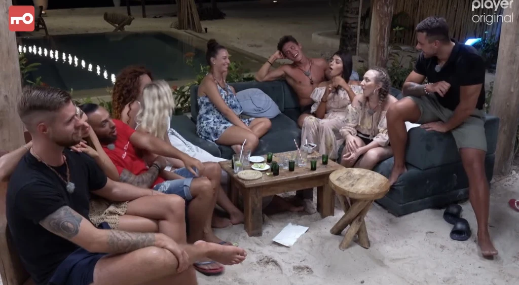 Uczestnicy podczas gry Uczestnicy podczas gry