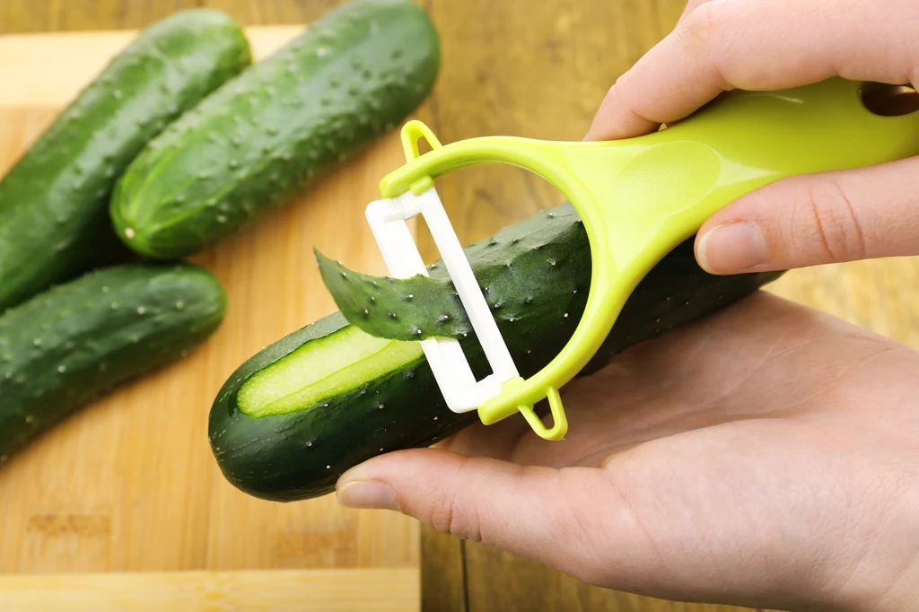 Sprawdź, jak poprawnie używać obieraczki do warzyw