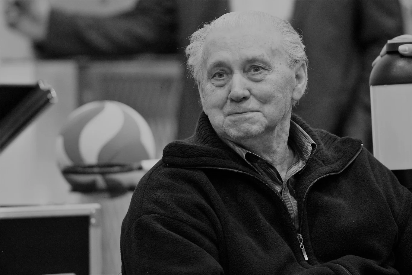 Teofil Czerwiński 02.07.1927 - 11.06.2021 Jego śmierć była prawdziwym ciosem dla polskiej siatkówki. Czerwiński był wychowawcą wielu pokoleń naszych zawodniczek. Ze swoimi podopiecznymi wielokrotnie zdobywał medale mistrzostw Polski juniorek i kadetek. Pod jego skrzydłami szlify zbierały między innymi: Krystyna Ostromęcka, Teresa Kaliska, Barbara Miazek, Ewa Cabajewska, Katarzyna Skowrońska-Dolata oraz Małgorzata Glinka-Mogentale. 