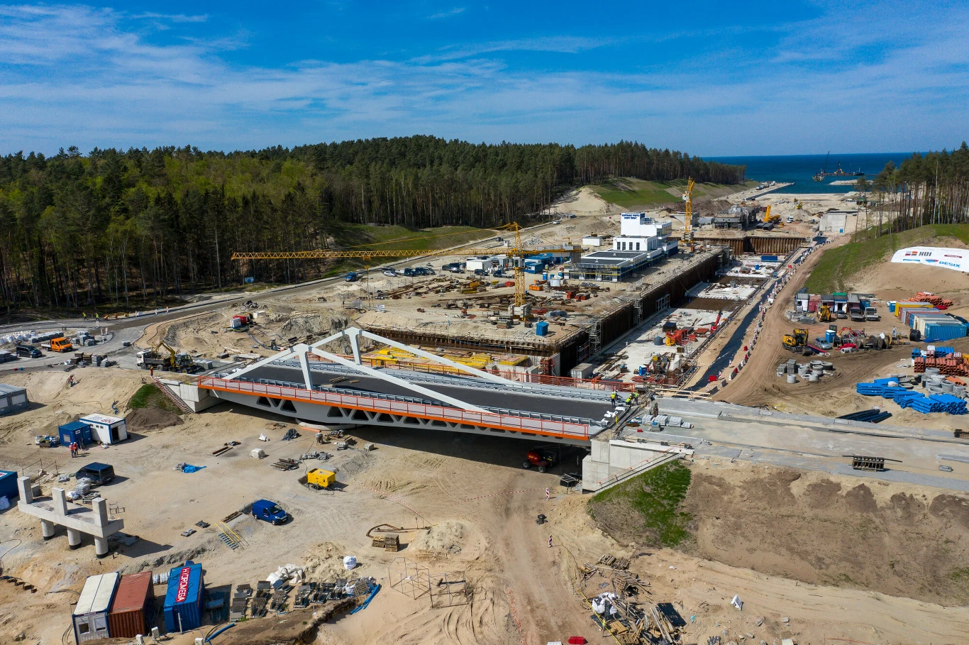 Skowronki - budowa kanału żeglugowego na Mierzei Wiślanej. Skowronki - budowa kanału żeglugowego na Mierzei Wiślanej.