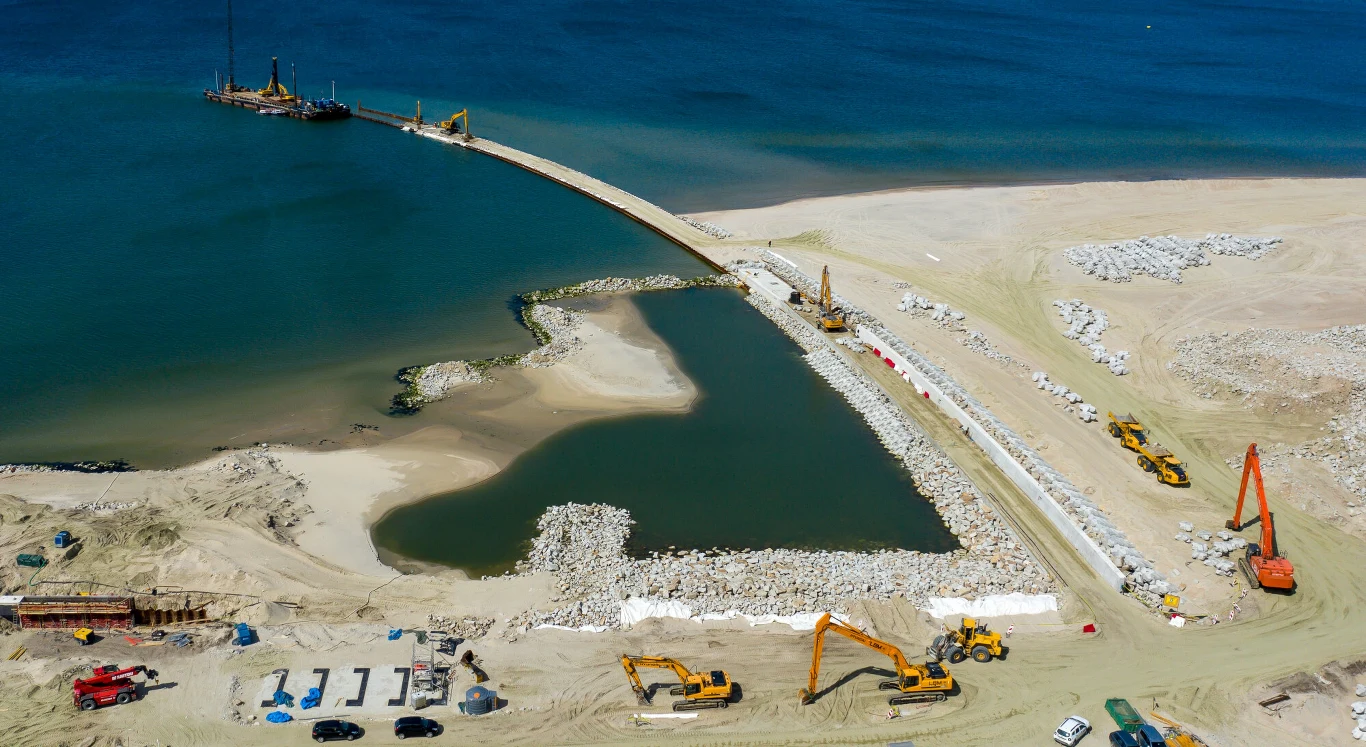 Skowronki - budowa kanału żeglugowego na Mierzei Wiślanej. Skowronki - budowa kanału żeglugowego na Mierzei Wiślanej.