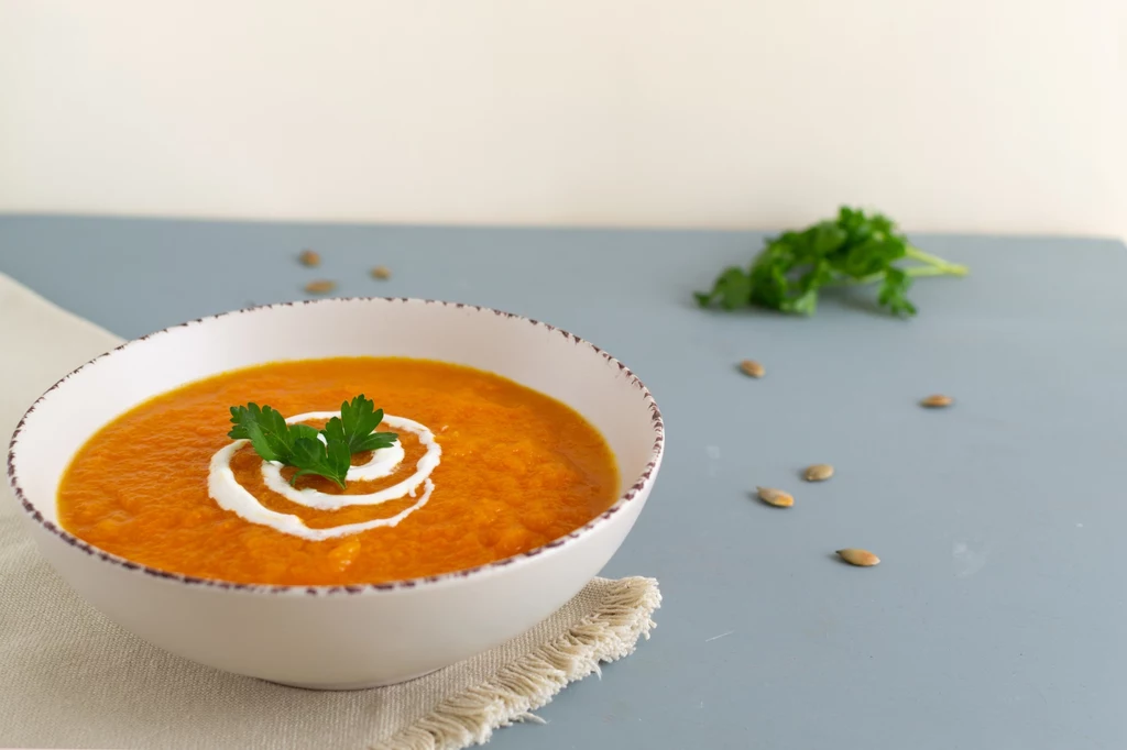 Zupa z marchewki to cenne źródło witamin i minerałów