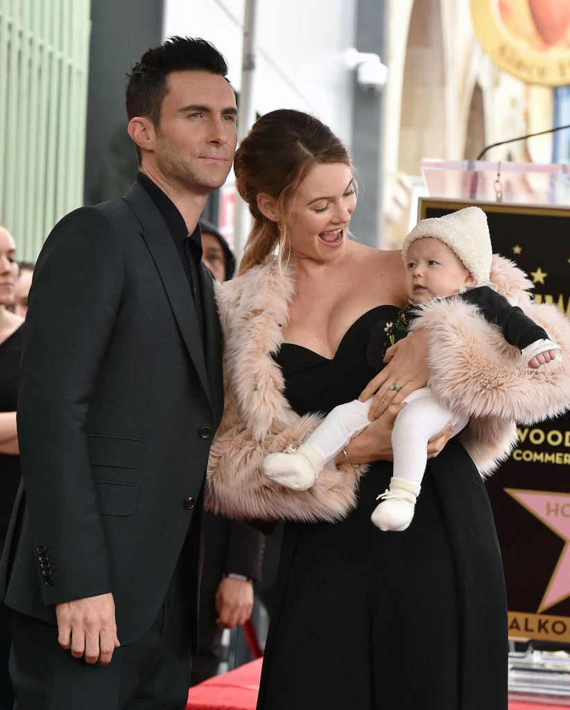 Adam Levine i Behati Prinsloo z córką Adam Levine i Behati Prinsloo z córką