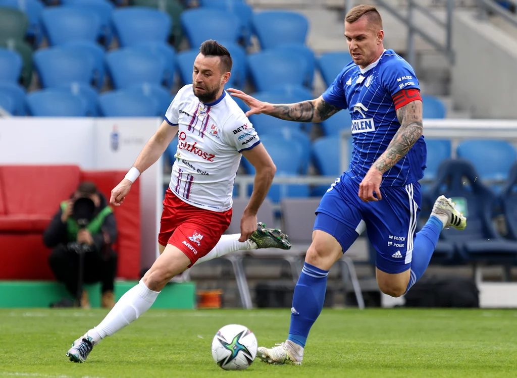 Kamil Biliński (z lewej), najskuteczniejszy napastnik Podbeskidzia