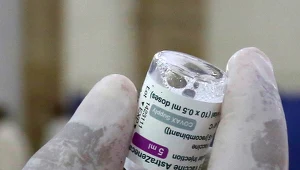 1,6 mln dawek preparatu AstraZeneki dostępnych jest dla pacjentów u lekarzy internistów – informuje w czwartek dziennik „Le Monde”.