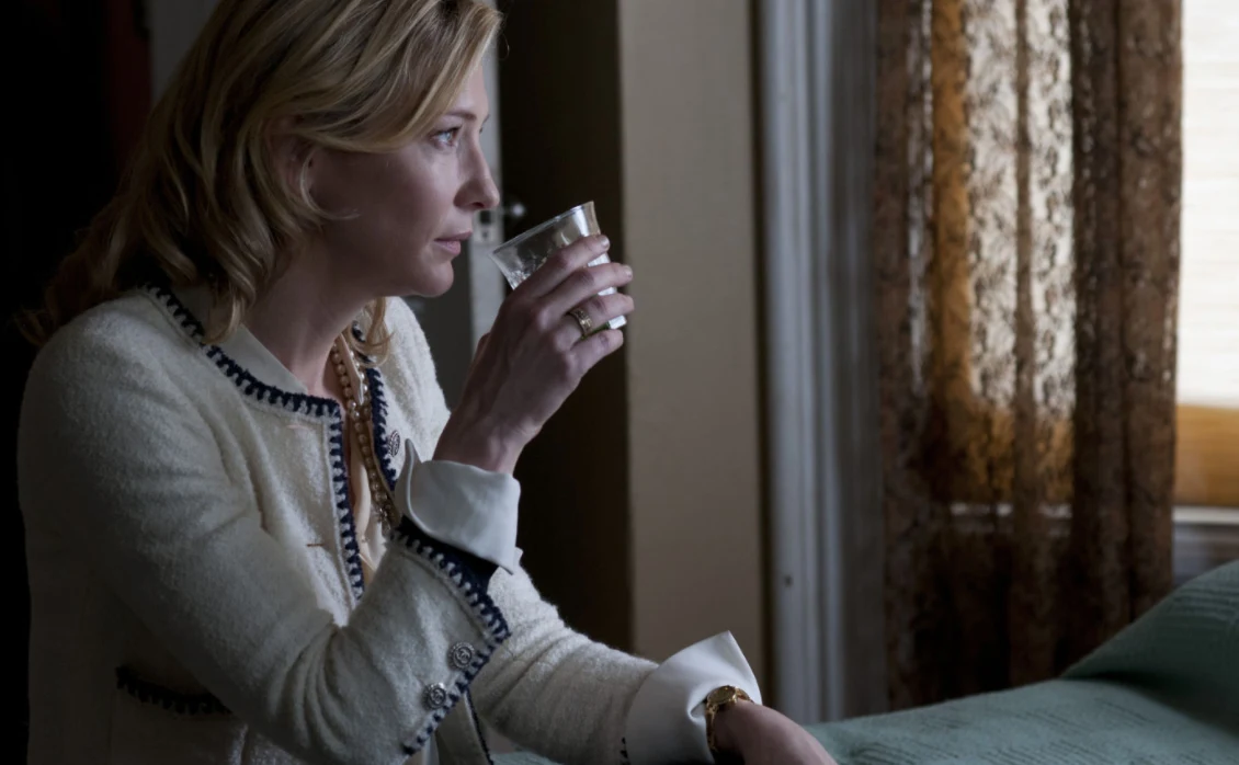 W 2007 roku Cate Blanchett zachwyciła w "I'm Not There. Gdzie indziej jestem", filmowym portrecie Boba Dylana. Aktorka zagrała jedno z wcieleń muzyka. Rok później pojawiła się w głośnych filmach: "Ciekawy przypadek Benjamina Buttona" i "Indian Jones i Królestwo Kryształowej Czaszki". Drugiego Oscara otrzymała jednak za genialną rolę w filmie Woody'ego Allena "Blue Jasmine" (2013).

Na zdjęciu: Cate Blanchett w filmie "Blue Jasmine"