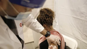 Do środy w USA pełen cykl szczepień przeciwko Covid-19 przeszło ok. 117 mln mieszkańców, ponad jedna trzecia populacji. 