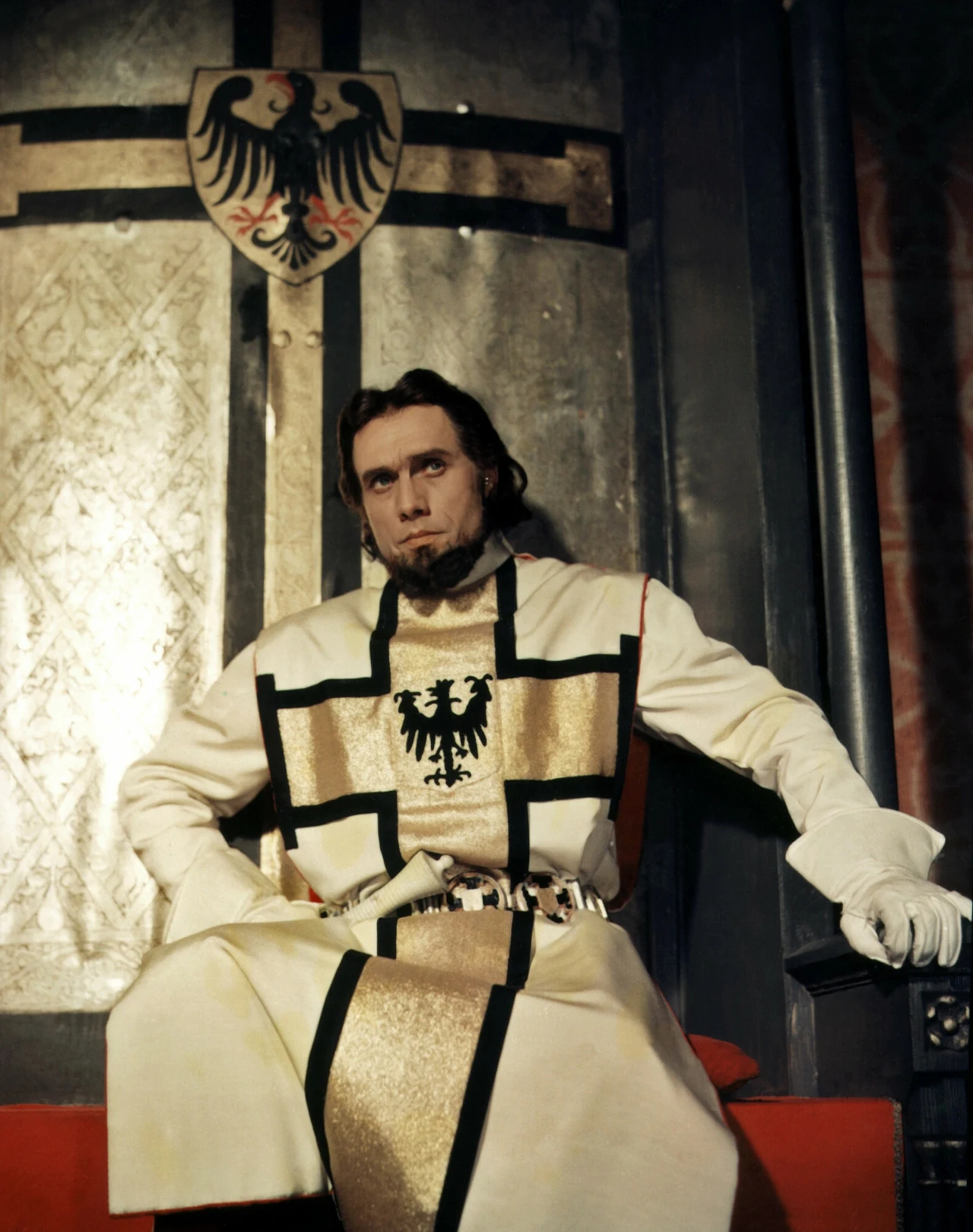 Był jednym z najbardziej popularnych i lubianych aktorów swojego pokolenia. Na teatralnej scenie i przed filmową kamerą potrafił być zarówno wyrazisty i pełen ekspresji, jak i zachować powściągliwość i dyskrecję.

Stworzył wspaniałe, bardzo charakterystyczne kreacje. Nie zawsze były pierwszoplanowe, ale na trwale pozostały w naszej pamięci. Obsadzany początkowo w rolach amantów, szybko zdobył uznanie jako aktor dojrzały, potrafiący stworzyć postaci wielowymiarowe. Taką był z pewnością Ulrich von Jungingen w "Krzyżakach" Aleksandra Forda.