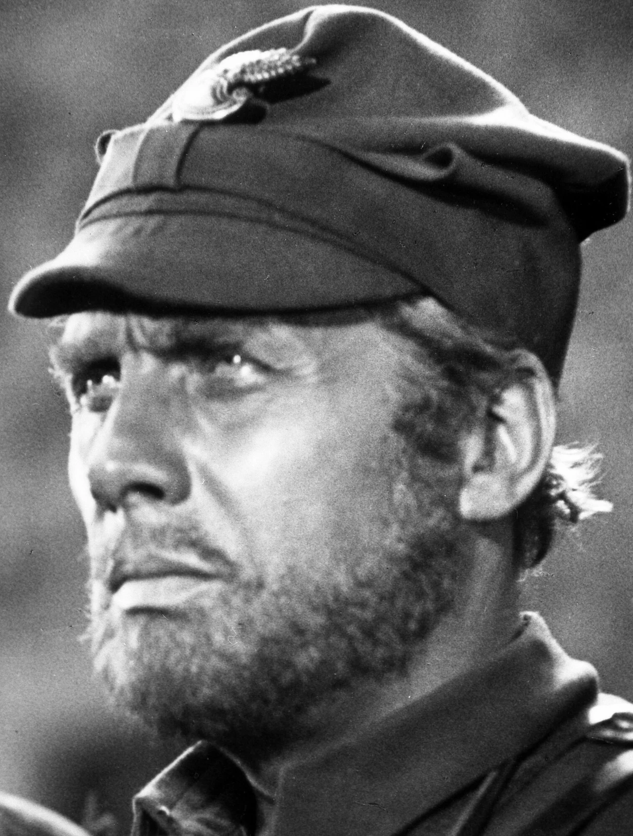 "Jasiukiewicz łączy coraz doskonalsze rzemiosło z wrażliwością i żywą inteligencją" - pisał w roku 1955 krytyk Jan Kott. Urodzony w 1921 na Wileńszczyźnie, uczestnik kampanii wrześniowej i żołnierz Armii Krajowej, do swojego zawodu podchodził poważnie.

W jego artystycznych dokonaniach ważny był intelekt. Ceniono go za koleżeństwo, otwartość, urok osobisty i profesjonalizm. Stanisław Jasiukiewicz jak nikt inny potrafił przekazać tragizm granych przez siebie bohaterów, w których ekspresja, ale i oszczędność środków wyrazu sprawiały, że postacie przez niego grane za każdym razem zachwycały widza.