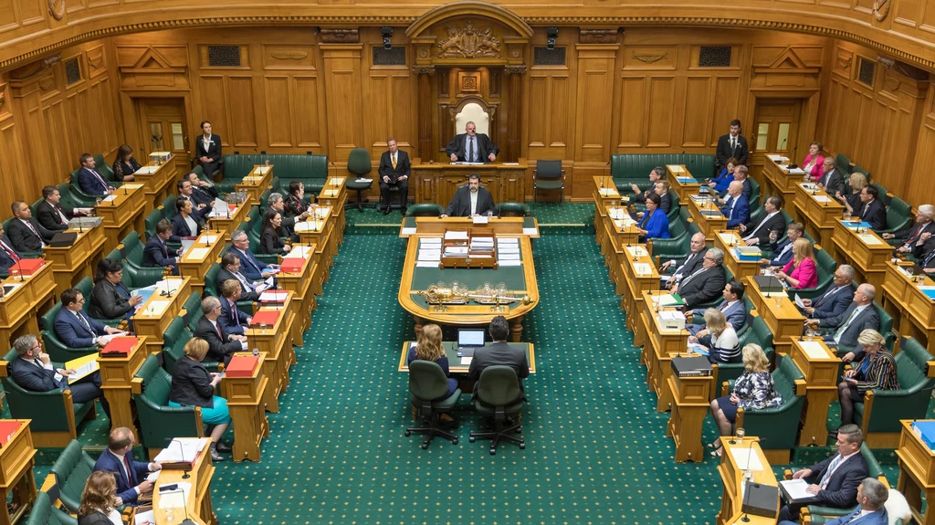 Lider partii Maorysów wyproszony z parlamentu za wojenny taniec Lider partii Maorysów wyproszony z parlamentu za wojenny taniec