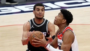 Justin James (z lewej)