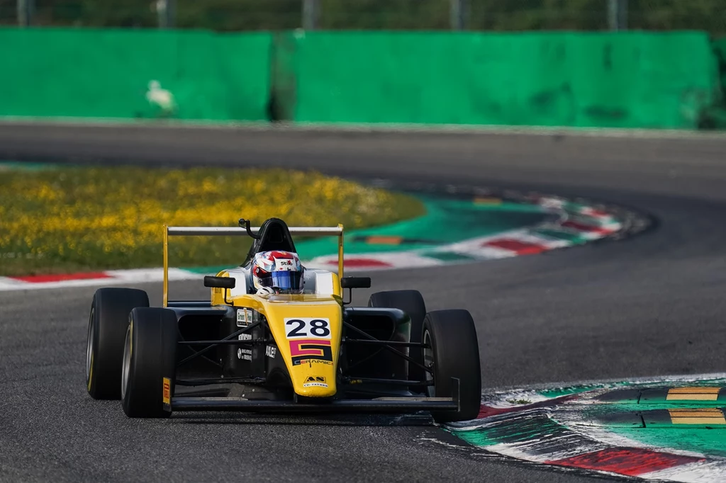 Kacper Sztuka na torze Monza Kacper Sztuka na torze Monza