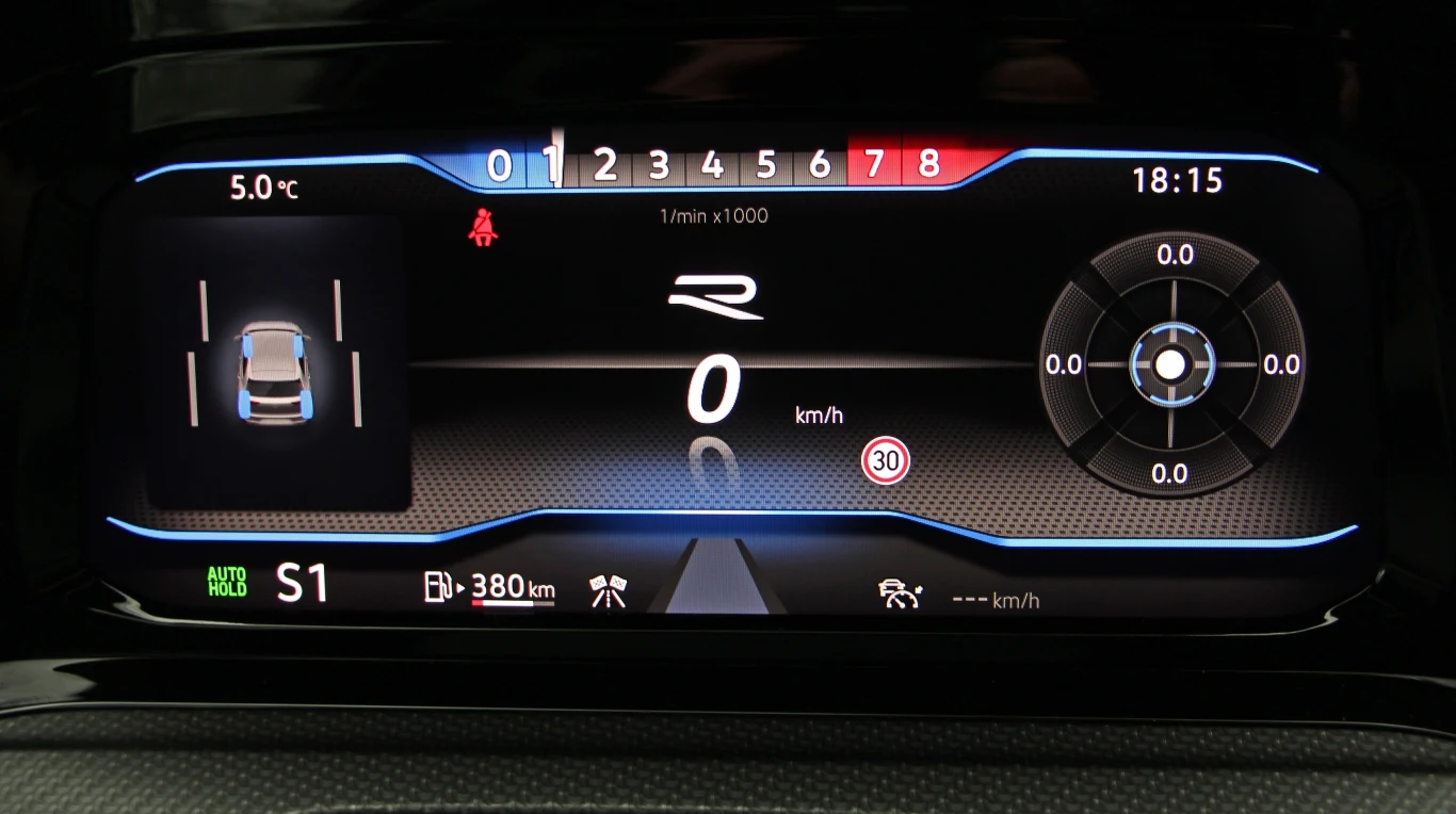 Volkswagen Golf R - dedykowany dla wersji widok zegarów