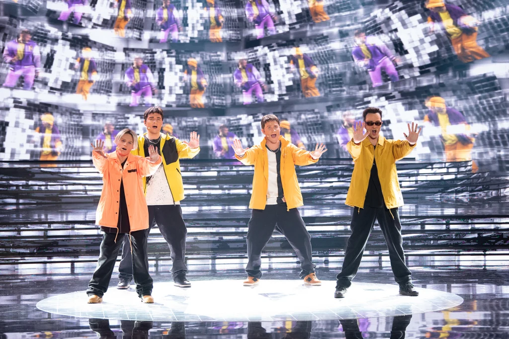Finaliści 14. edycji "Twoja Twarz Brzmi Znajomo" podczas wspólnego występu Finaliści 14. edycji "Twoja Twarz Brzmi Znajomo" podczas wspólnego występu