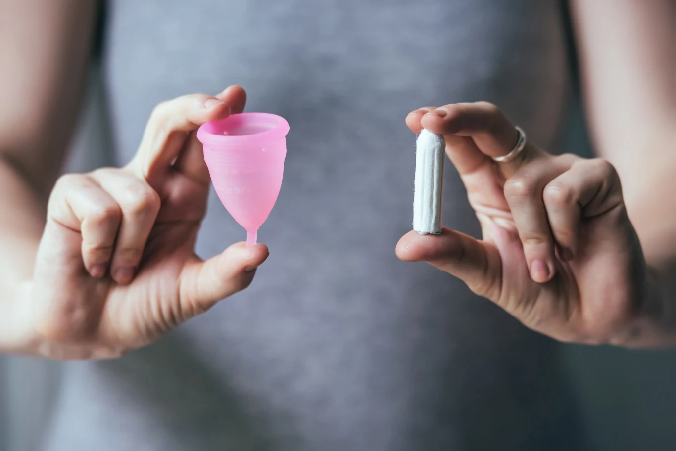 Kubeczki menstruacyjne uznaje się za bezpieczniejsze od tamponów Kubeczki menstruacyjne uznaje się za bezpieczniejsze od tamponów
