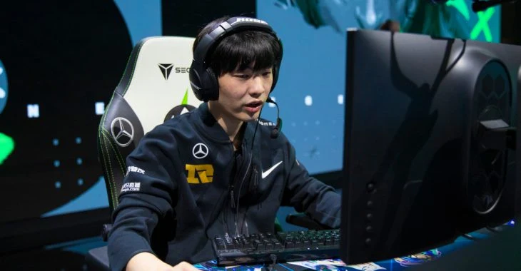 Zawodnicy Royal Never Give Up  pokonali mistrzów świata z DWG KIA.